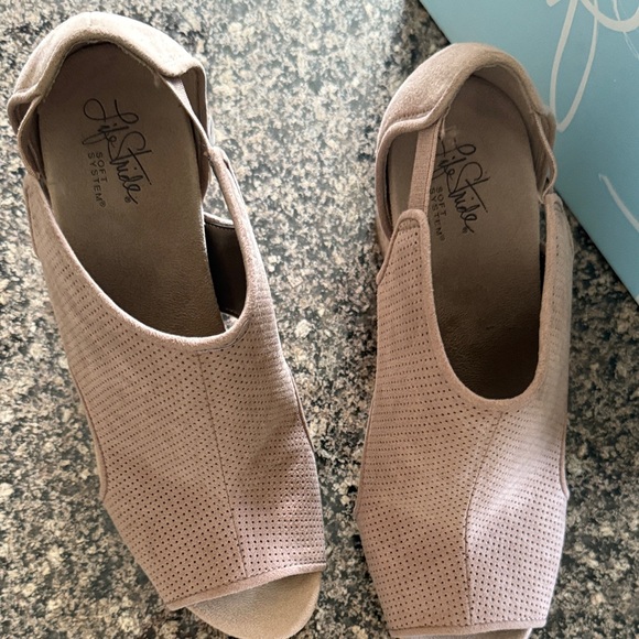 Life Stride Women's Beige Peep-Toe Wedges - Picture 3 of 7